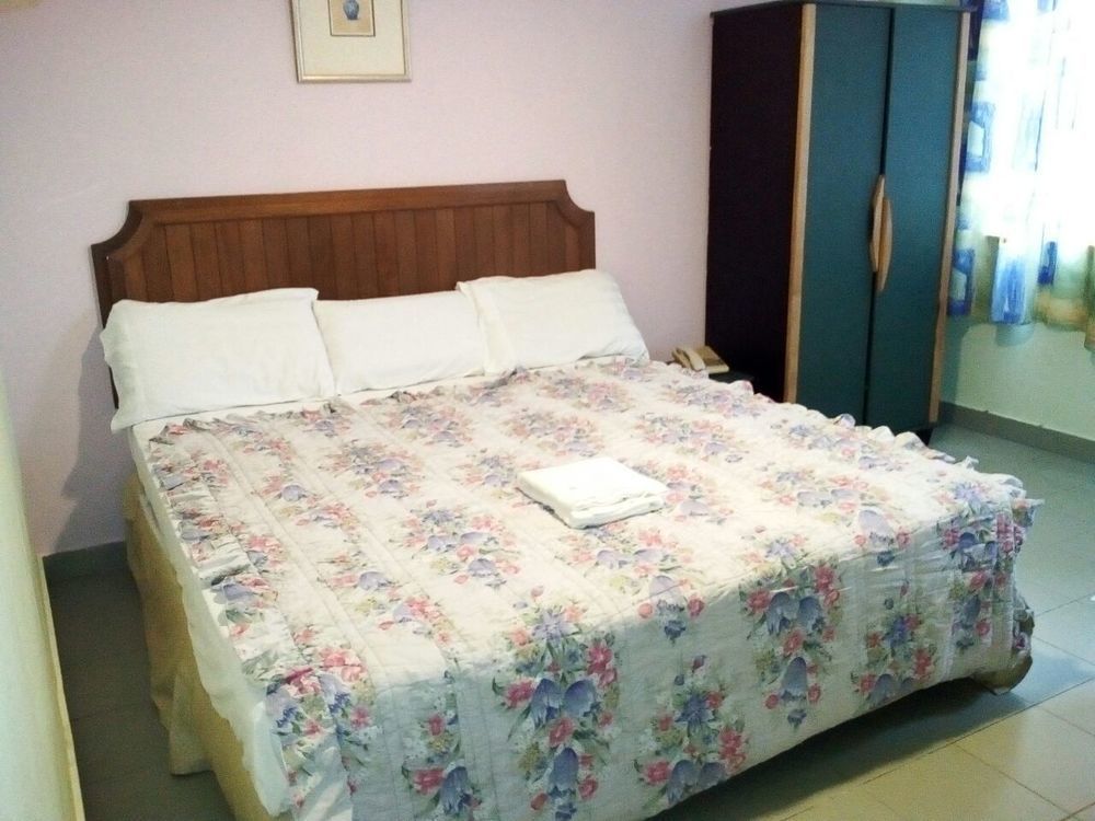 Oyo 89584 Hotel Sahara Куала Кубу Бару Екстериор снимка