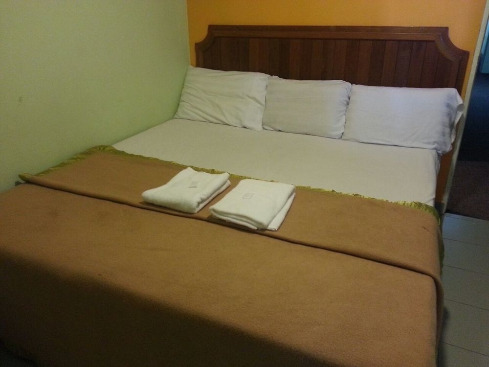 Oyo 89584 Hotel Sahara Куала Кубу Бару Екстериор снимка