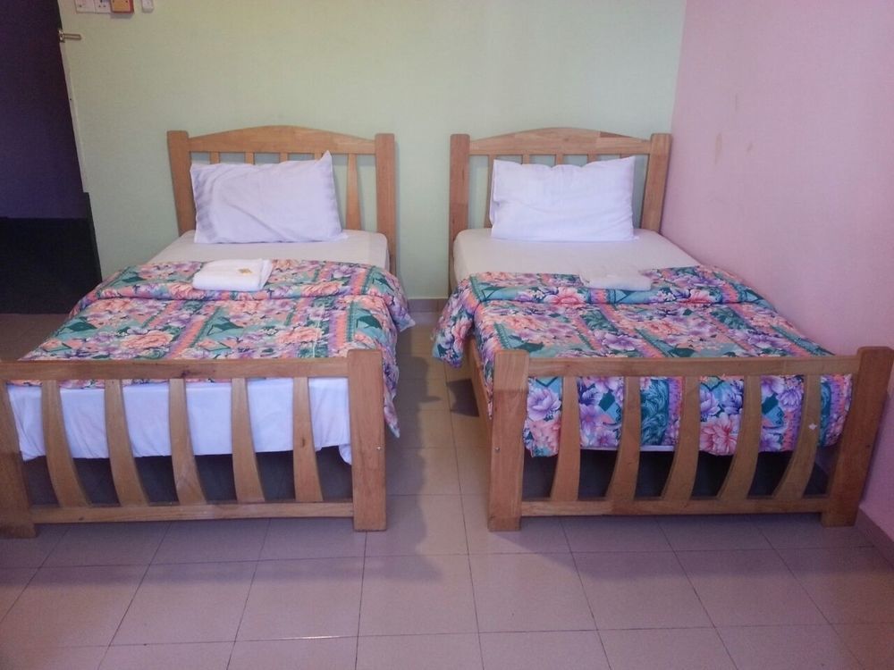 Oyo 89584 Hotel Sahara Куала Кубу Бару Екстериор снимка