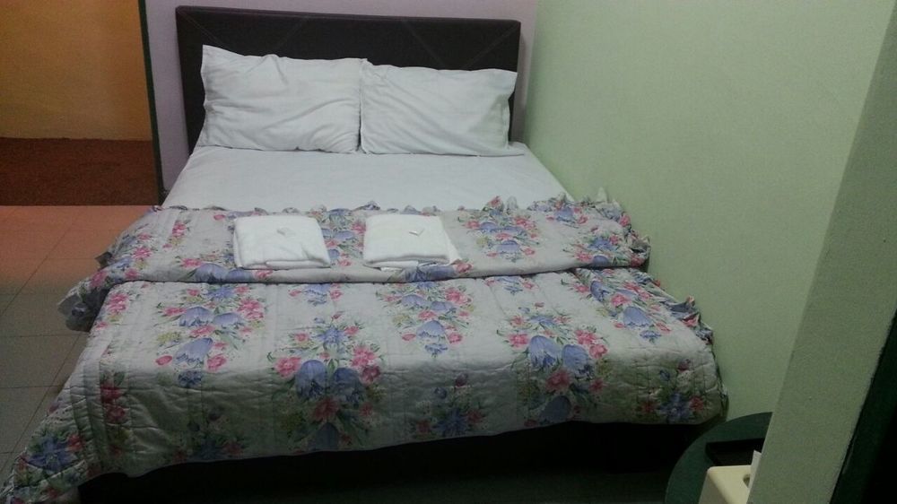 Oyo 89584 Hotel Sahara Куала Кубу Бару Екстериор снимка