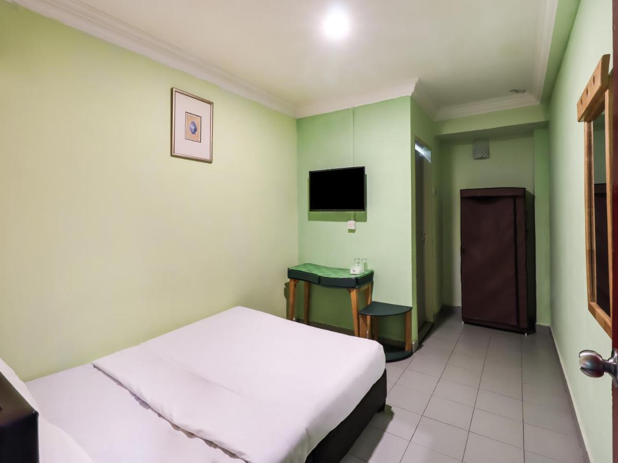 Oyo 89584 Hotel Sahara Куала Кубу Бару Екстериор снимка