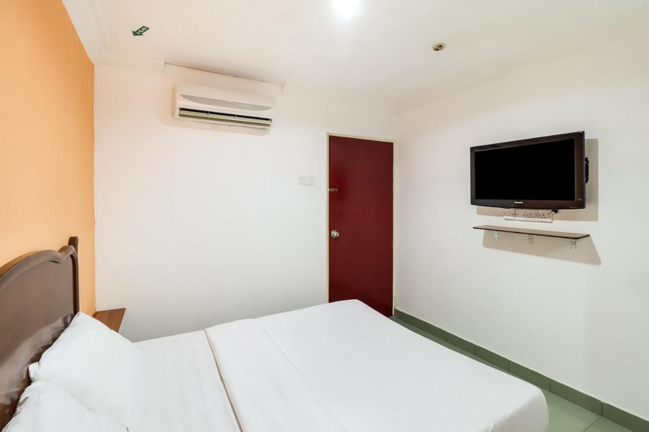 Oyo 89584 Hotel Sahara Куала Кубу Бару Екстериор снимка