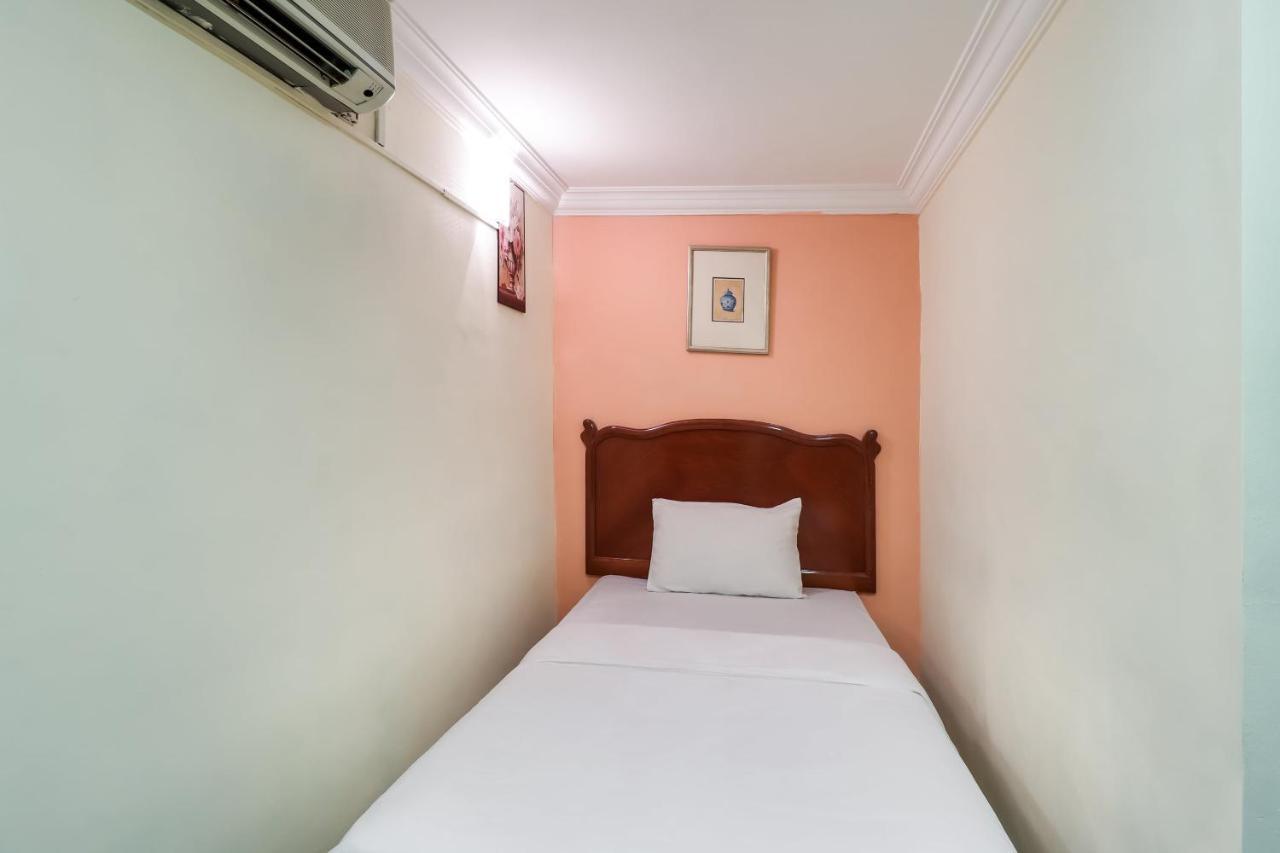 Oyo 89584 Hotel Sahara Куала Кубу Бару Екстериор снимка