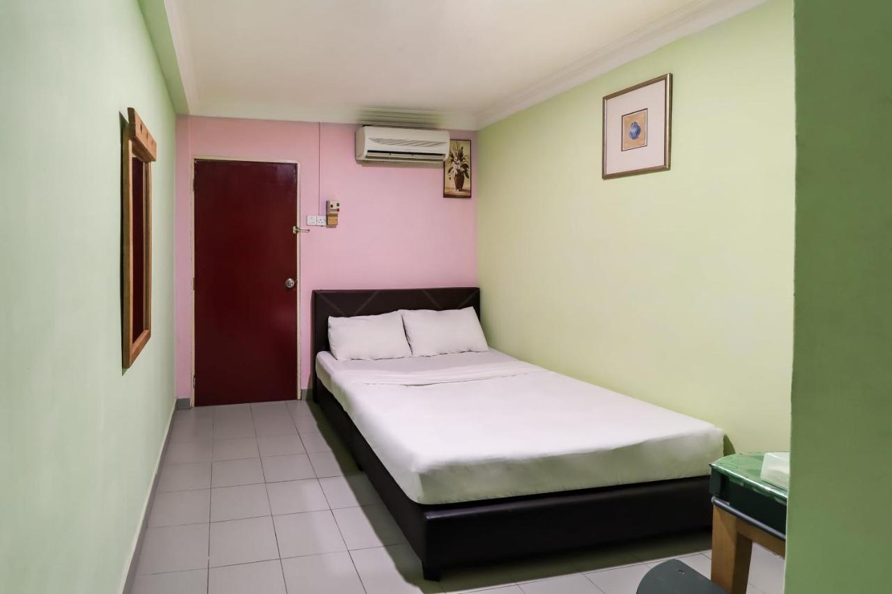 Oyo 89584 Hotel Sahara Куала Кубу Бару Екстериор снимка