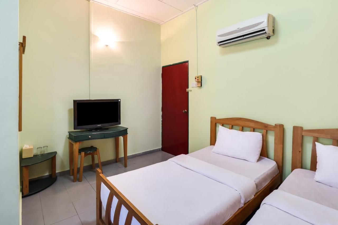 Oyo 89584 Hotel Sahara Куала Кубу Бару Екстериор снимка
