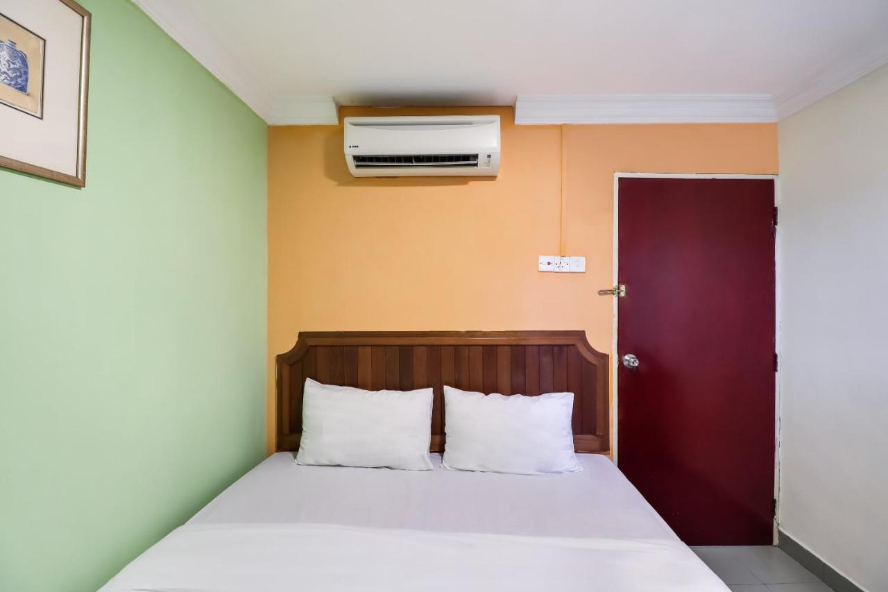 Oyo 89584 Hotel Sahara Куала Кубу Бару Екстериор снимка