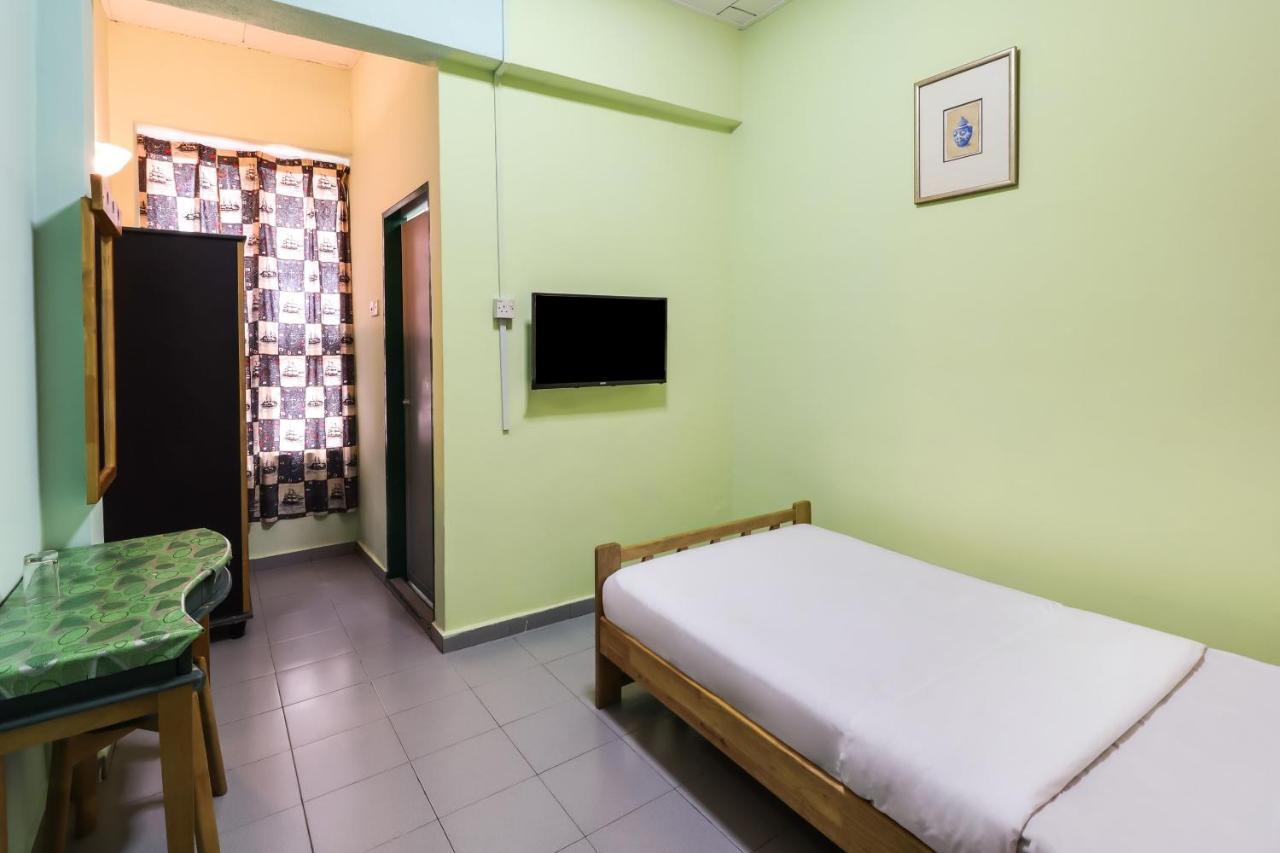 Oyo 89584 Hotel Sahara Куала Кубу Бару Екстериор снимка